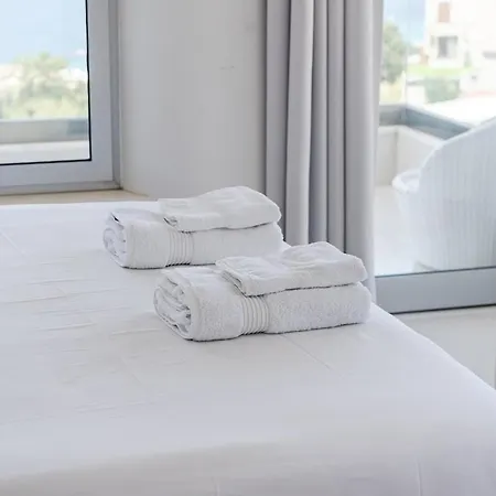 Belle Azure By Pikhost Villa *